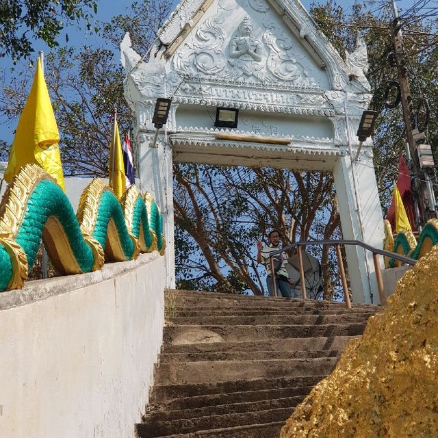 วัดเขาวงพระจันทร์ บันได 3,790 ขั้น