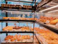 呢度每一款麵包同Bagel 都係自家烘焙，除左口感出色之外，佢地既Bagel 口味選擇又夠多，咸同甜都有供應，岩哂唔同既朋友仔～
