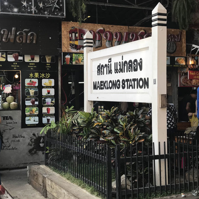 曼谷旅遊景點推薦 ❣️ 美功鐵道市場（Maeklong Railway Market 