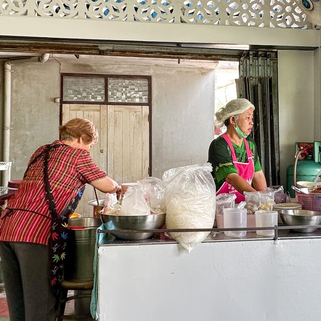 ร้านก๋วยเตี๋ยวเจ๊น้องหน้าซอยวัดโรมัน จันทบุรี🍜