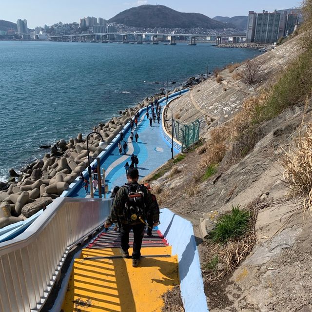 부산에 해운대만 안다면? “흰여울길”