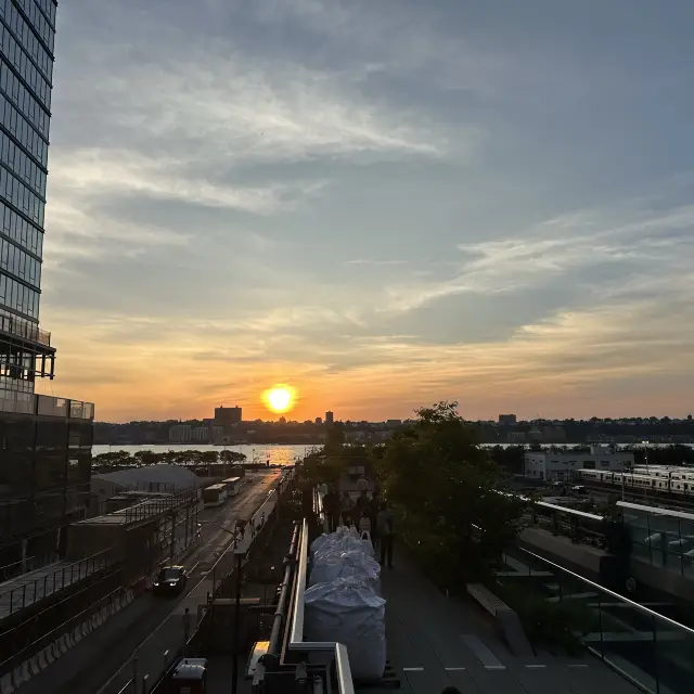 Catching Sunset on the Highline