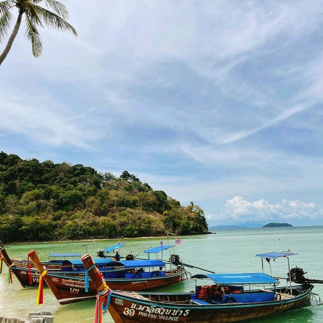 Beauty of Saii Phi Phi island village 