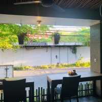 庫塔市區，寧靜幽雅的餐廳，一杯現打橘子汁冰沙，只要美金1元：Kedin Cafe