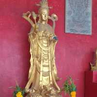 นมัสการ พระพุทธรูปหยกขาว 