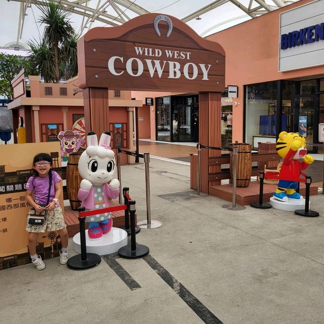 【臺中海邊Outlet】購物樂園，親子好去處。