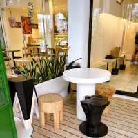 Minimalist Anagram Specialty Cafe