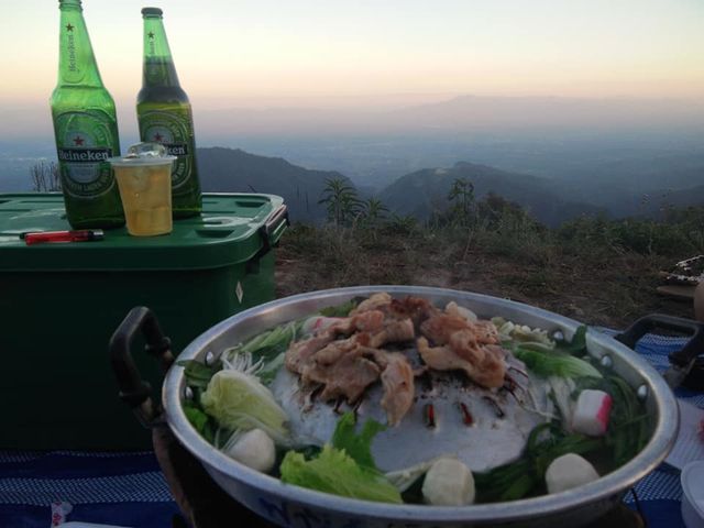 หมูกระทะ ณ ลานกางเต็นท์ม่อนสน (ดอยอ่างขาง)