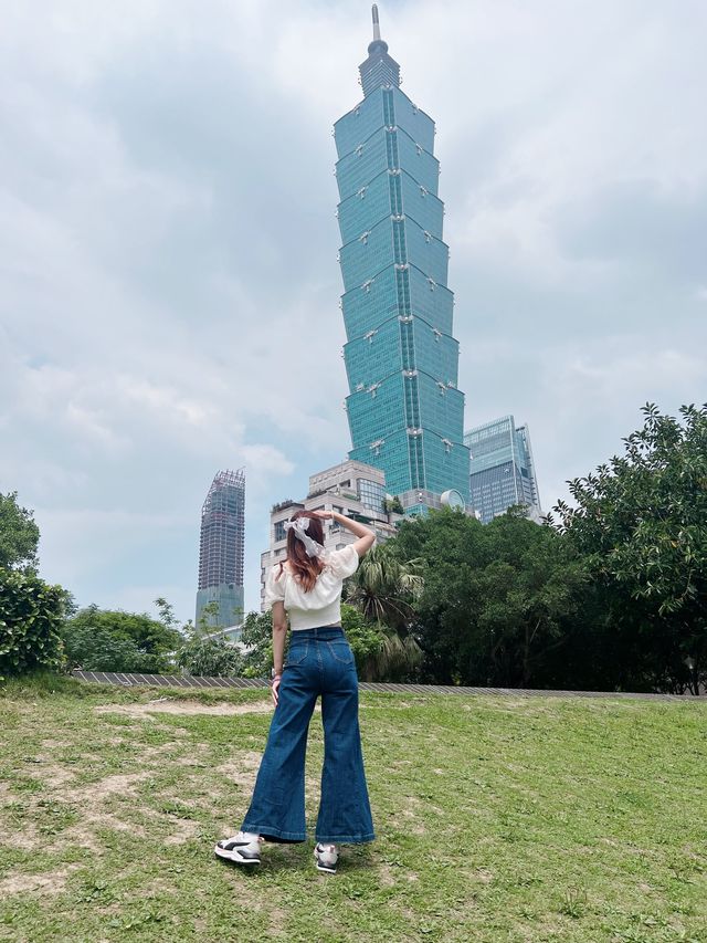 【從別的角度和台北101合影】