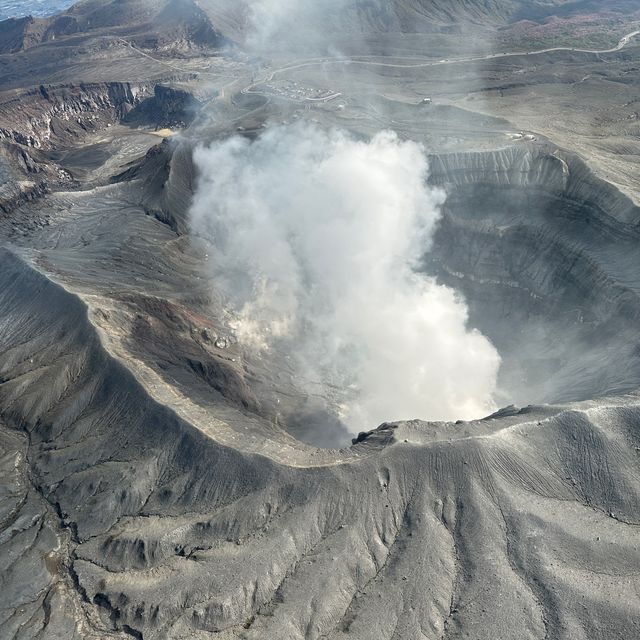 世界唯一一座可以坐直升機近距離接觸嘅火山—阿蘇火山🌋