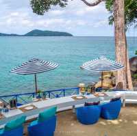 The reef คาเฟ่ฟีลซานโตรินี่ ภูเก็ต