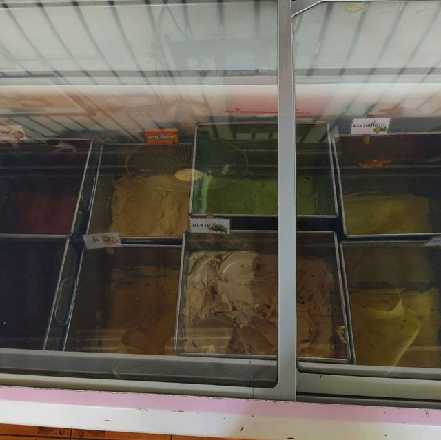 ไอติมหลากรส ร้านโปรดในดวงใจ