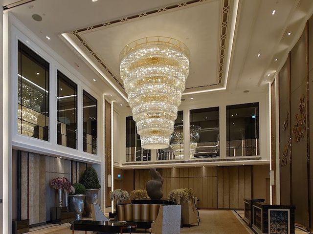 「西九龍高級酒店，享受舒適住宿和美食」