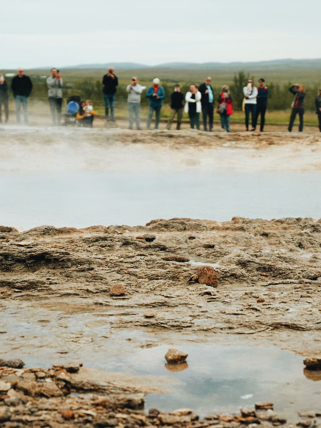 🇮🇸 黃金圈 Golden Circle 景點 —— Strokkur間歇泉：5-10分鐘爆發一次💨