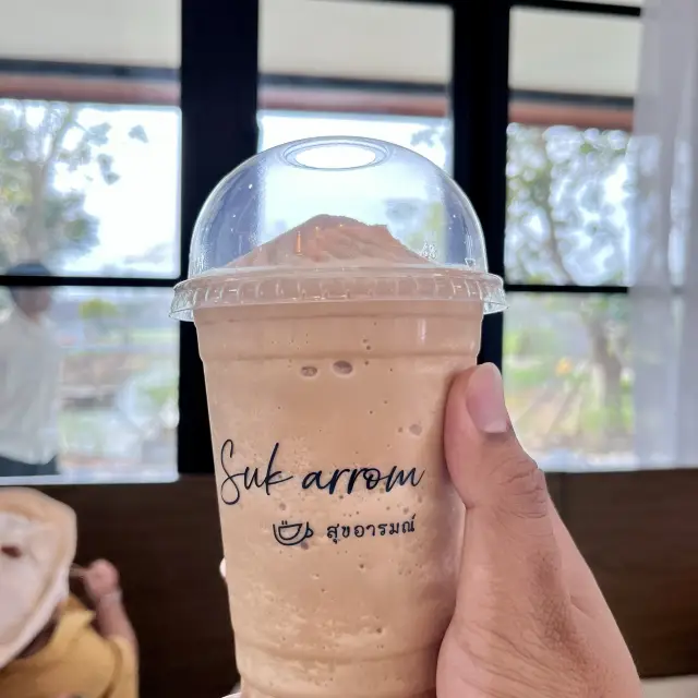 จิบกาแฟที่ Suk Arrom ชมวิวพระใหญ่ จ.อ่างทอง