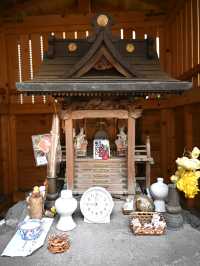 【亀嶋神社/東京都】ご利益ありそうなものに囲まれる