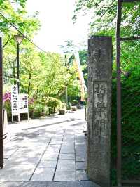 【哲理門/東京都】哲学の探究の始まりを示す門