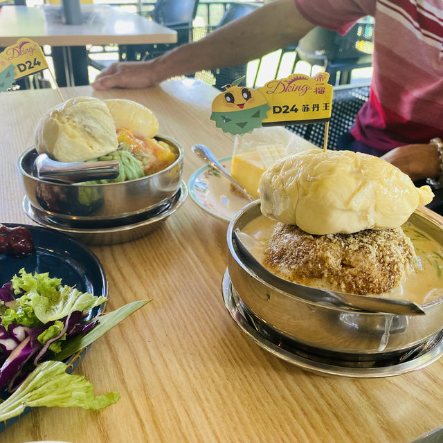 🌳 Family gatherings with largest DURIAN in 🇲🇾!