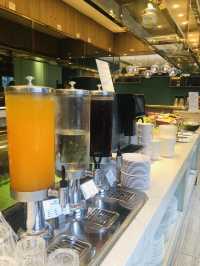 觀塘巧明街Holiday inn酒店2樓Cafe半自助餐，人均價格$130