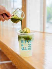 📌 Symmetry BKK คาเฟ่โดดเด่นด้วยดีไซน์มินิมอล