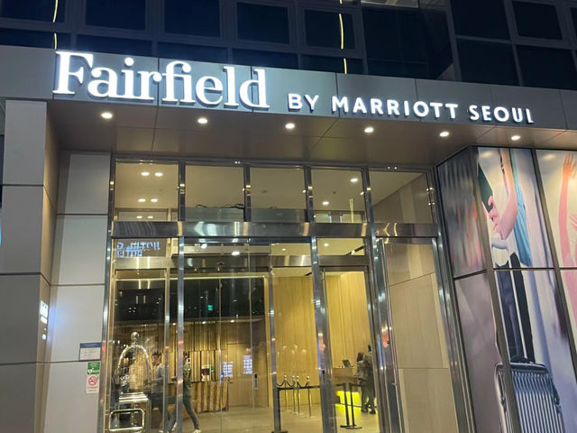 「Fairfield酒店，附近購物一應俱全！」