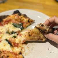 【沖縄 沖縄市】◯◯が滝の様に流れ出る‼︎ 絶品Pizza🍕