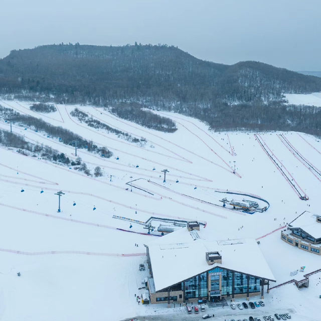 「岩山滑雪場」驚艷雪景