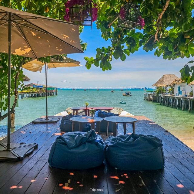 ร้านอาหารและคาเฟ่ติดริมทะเล หาดส่วนตัว ร้านอาหารและคาเฟ่ติดริมทะเล หาดส่วนตัว