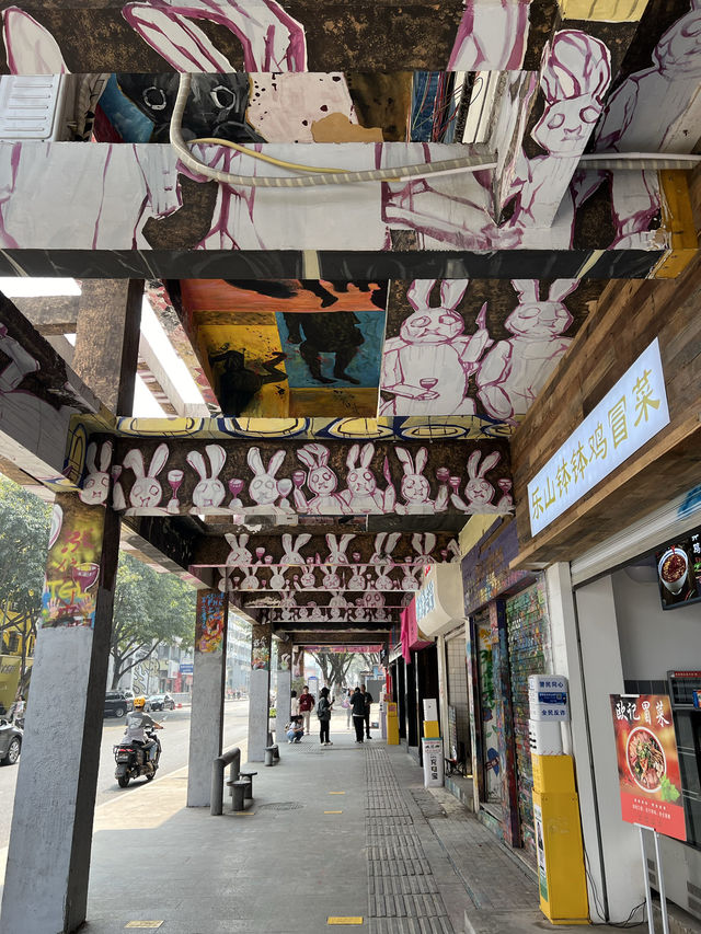 Exploring Chongqing’s Art District 🇨🇳