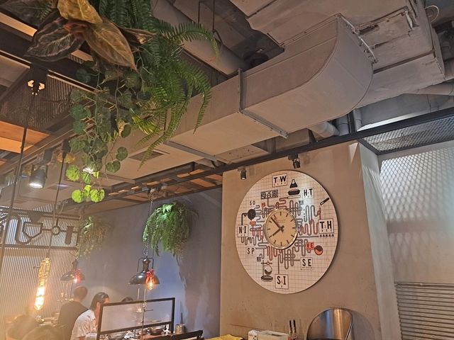 火鍋也可以比創意🍲🥘位在西門町的〔食焱廠〕❗️ 火鍋也可以比創意🍲🥘位在西門町的〔食焱廠〕❗️