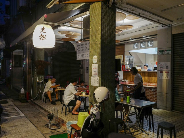 老擔麵店：半世紀口碑，必試麻辣乾麵和黑白切