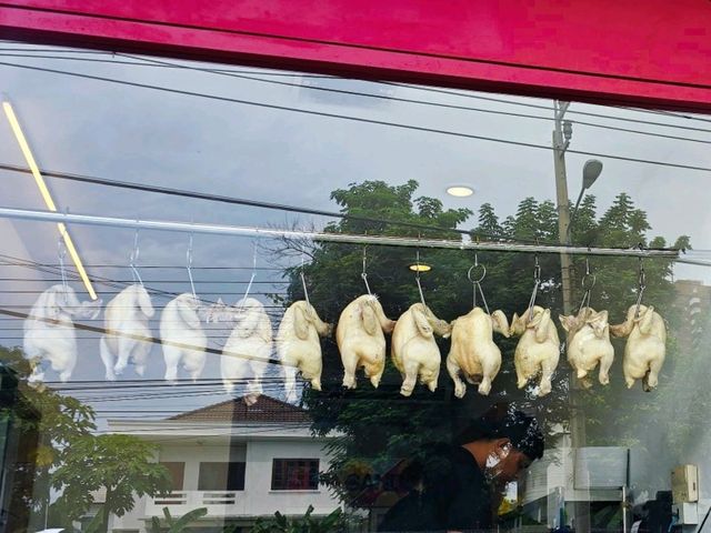ชาง ข้าวมันไก่อะไร ต้องต่อคิวกิน 🐔 
