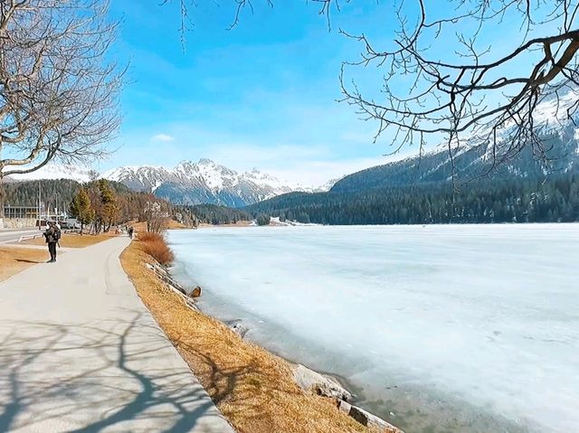 高山湖泊漫步體驗