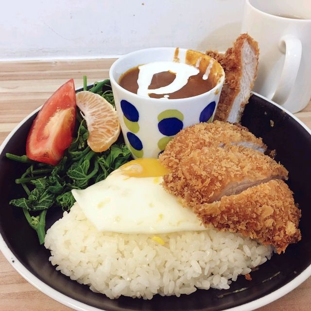 台北美食｜以科學精神鑽研咖哩配方與香料的晴光市場超人氣咖哩飯—十巷咖哩