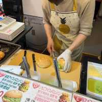 Melon Bread ร้านขนมปังเมล่อนโดทงโบริ