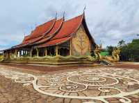 วัดสิรินธรวรารามภูพร้าว - ยลความงามวัดเรืองแสง