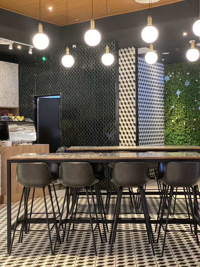 A delightful culinary spot! 🍱 