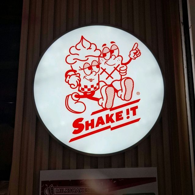 新鮮水果製作，奶昔窩夫即叫即做