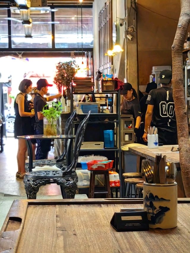 Leaf & Co. Cafe, Rustic and Cozy Dining Experience at Petaling Street