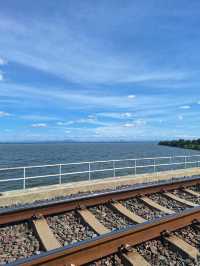 เที่ยวรถไฟลอยน้ำ