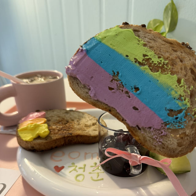 可愛すぎる！カラフルパレットトースト🎨
