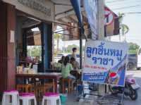 ลูกชิ้นหมูราชาบ้านโป่ง เปิดมานานกว่า 30 ปี