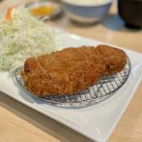 【大阪・梅田】1962年創業の老舗とんかつ専門店「梅八 阪急三番街店」
