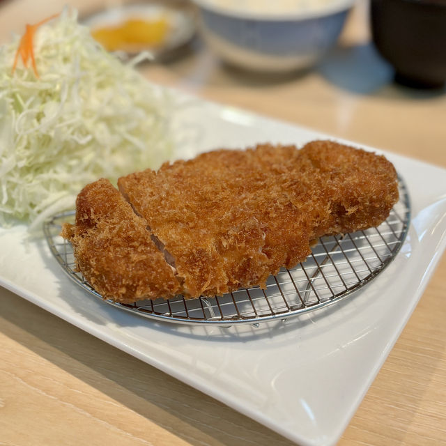 【大阪・梅田】1962年創業の老舗とんかつ専門店「梅八 阪急三番街店」
