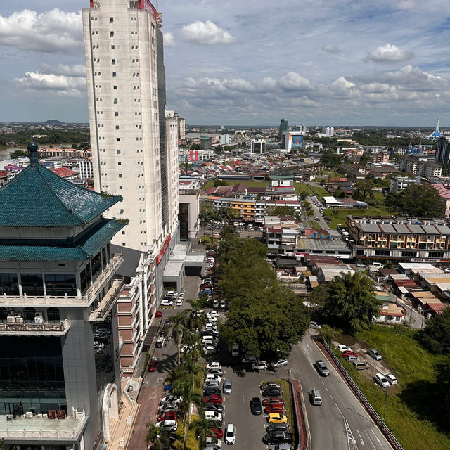Kuching Adventures: Riverfront Strolls and Seafood Delights!