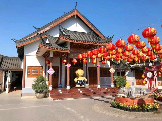 ศาลเจ้าพ่อหลักเมืองสุพรรณบุรี เที่ยวสายมูใกล้กรุง