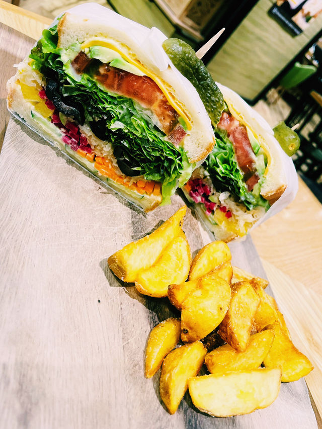 【神奈川県/平塚　有名作家からインスピレーションを受けて生まれたサンドイッチ🥪】