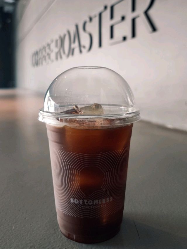 Bottomless Flagship Store คาเฟ่สนามบินน้ำ 
