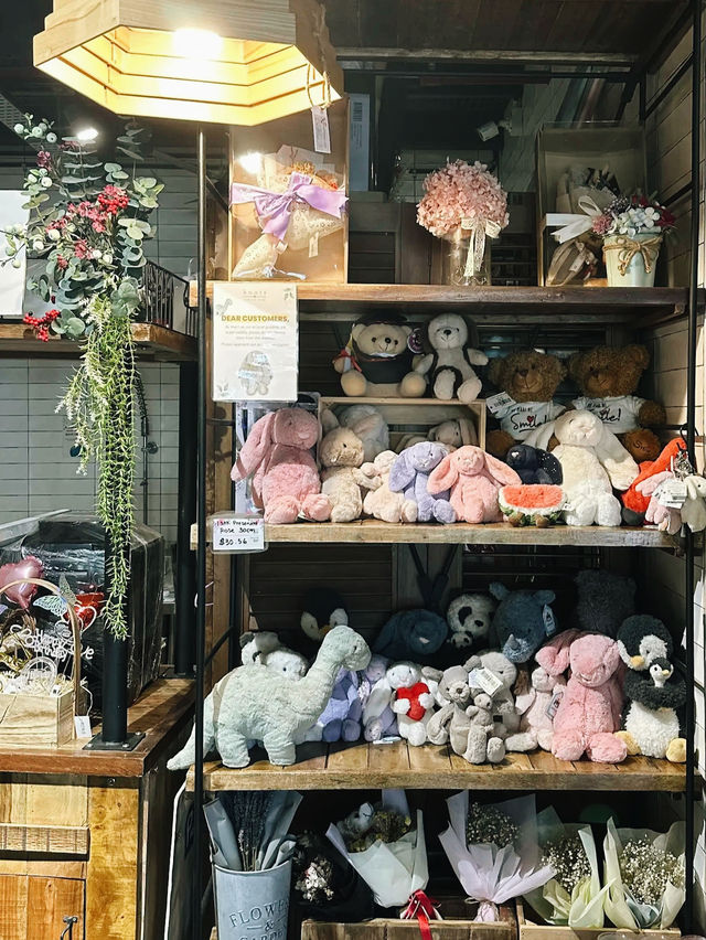 Knots Cafe & Living