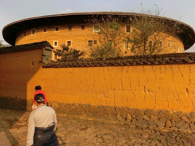 福建土樓-僑福樓，專出博士的客家土樓聚落